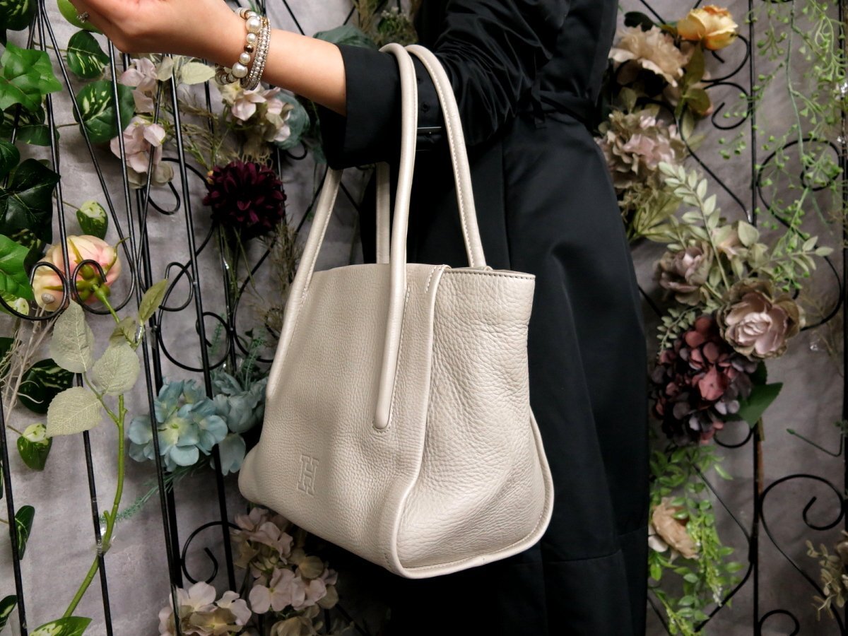 ○超美品○HIROFU ヒロフ○ロゴ型押し○カーフ レザー 本革○トート