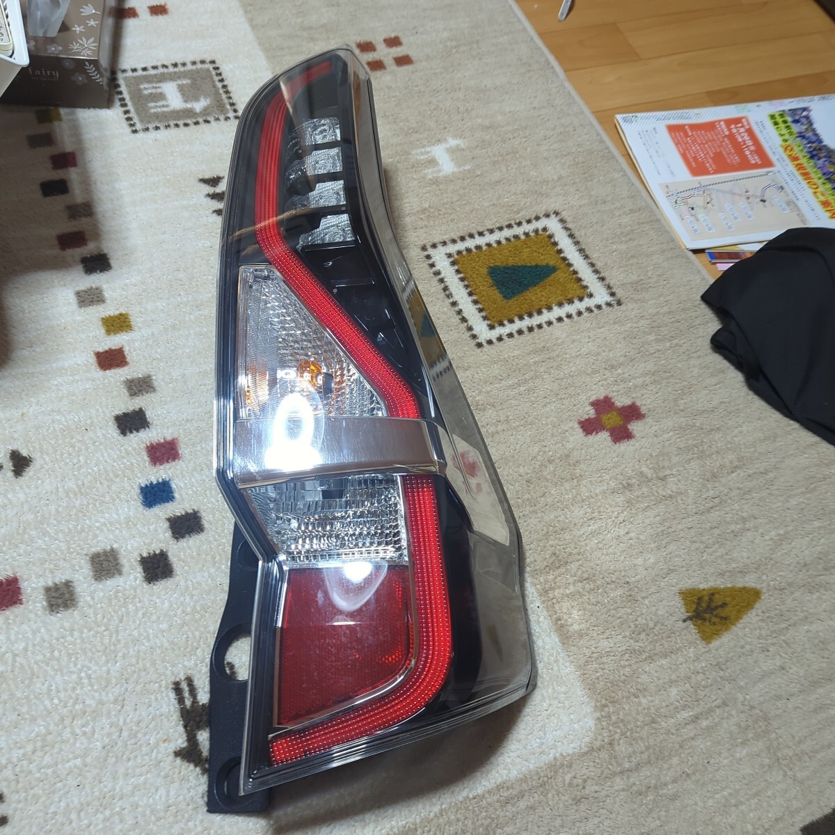 c27 セレナ C27 テールランプ 日産セレナC27右テールランプ中古品です 
