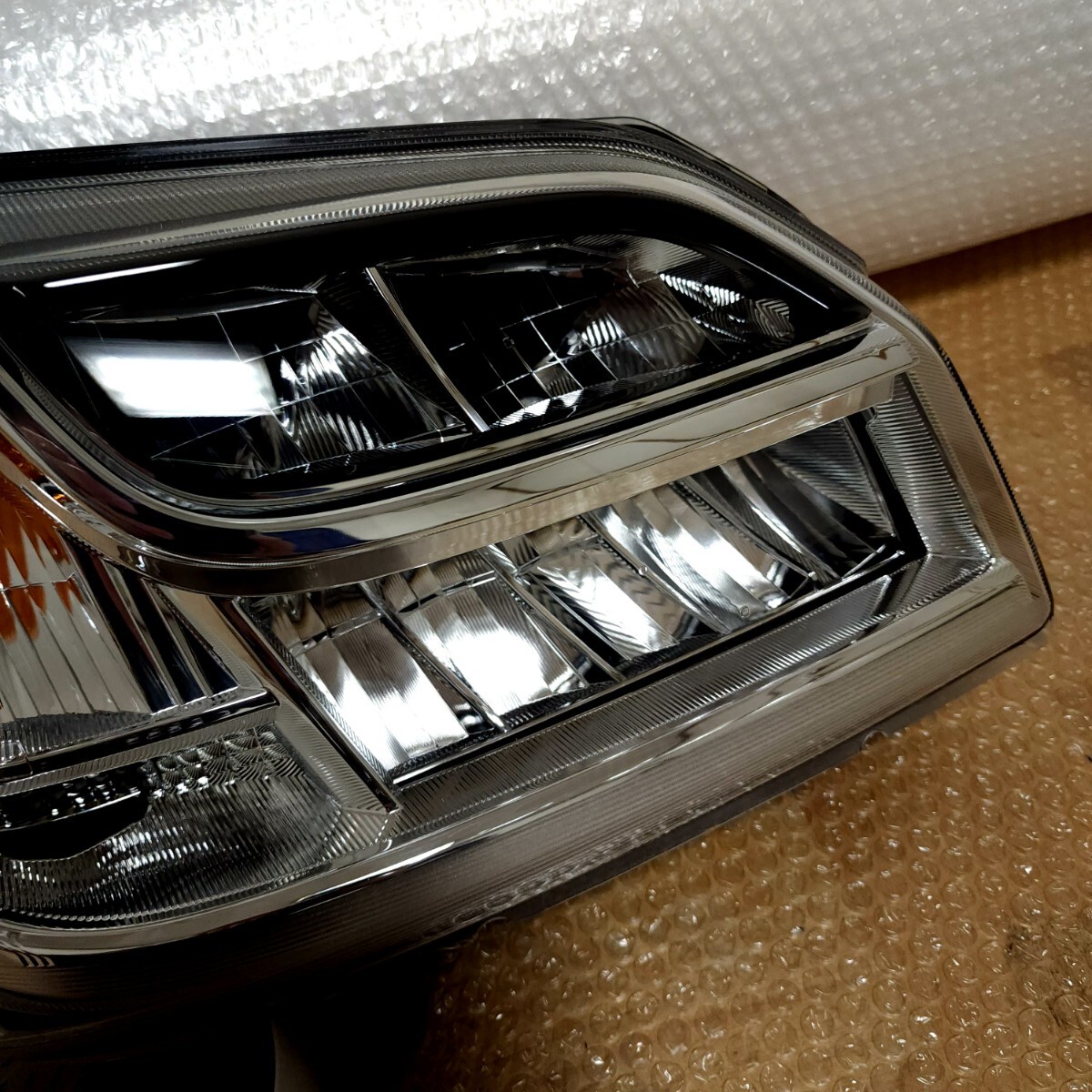 驚きの破格値，品質保証 希少 ハイゼット トラック 後期 純正 LED ヘッドライト 右 運転席側 S500P S510P STANLEY W4567 検索)テール フォグ グリル 棚D135