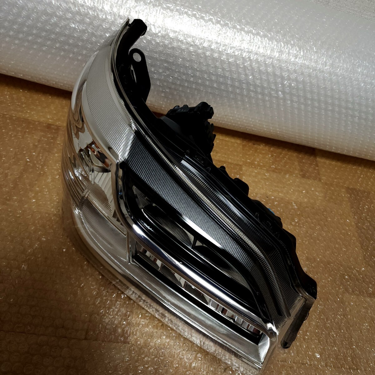 驚きの破格値，品質保証 希少 ハイゼット トラック 後期 純正 LED ヘッドライト 右 運転席側 S500P S510P STANLEY W4567 検索)テール フォグ グリル 棚D135