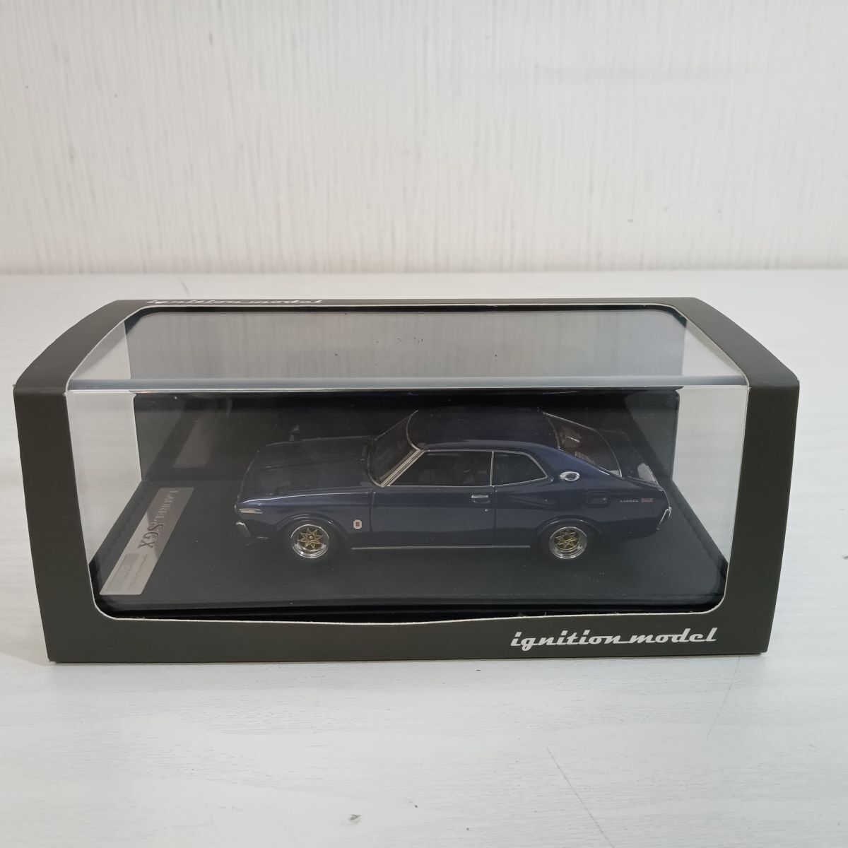 み640【60】1円～ イグニッションモデル 1/43 ミニカー 日産 ローレル
