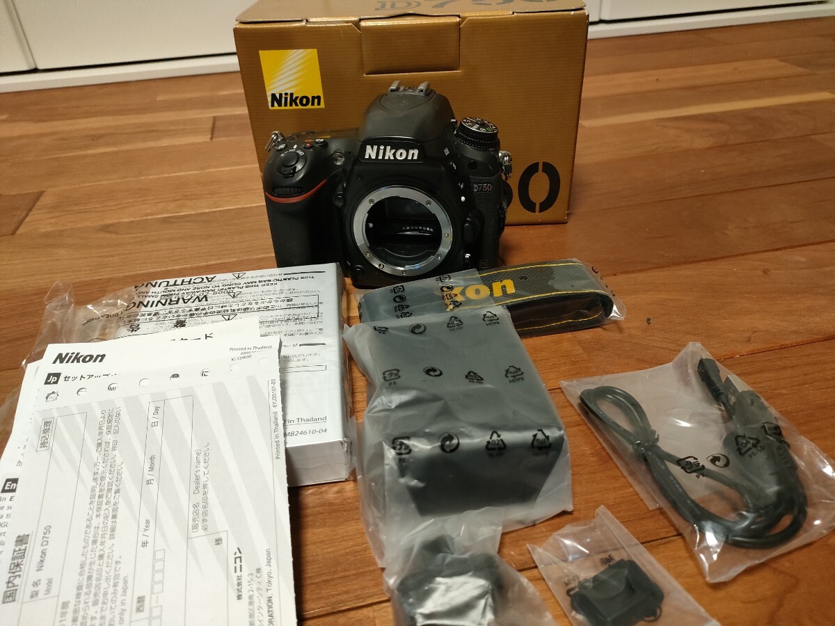 Nikon D750 ジャンク 通電せず 本体割れあり 付属品は新品箱付き 