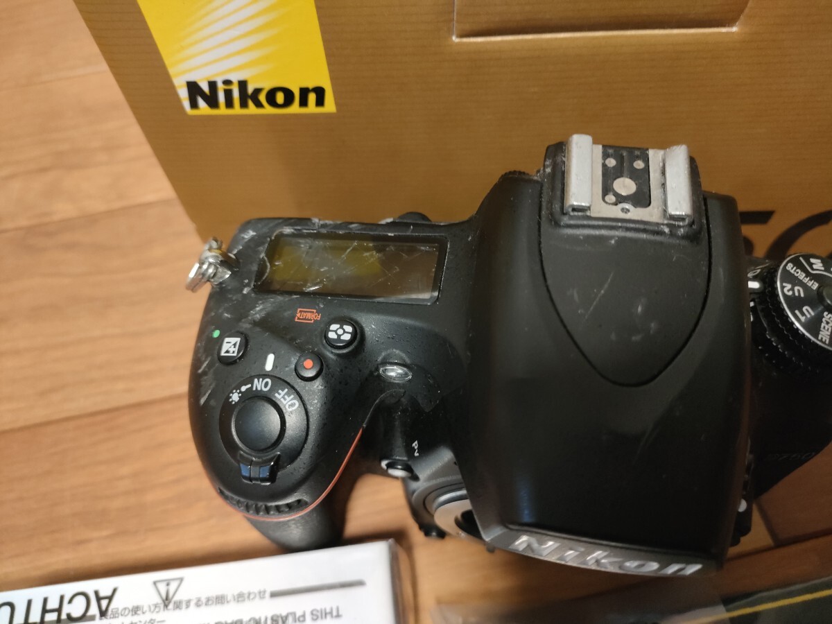 Nikon D750 ジャンク 通電せず 本体割れあり 付属品は新品箱付き 