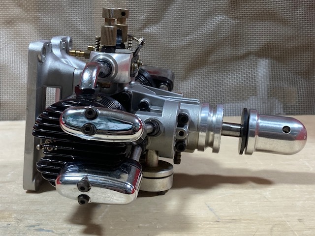 SAITO 齋藤製作所 FA-100T 4サイクル180度水平対向2気筒エンジン | SAITO