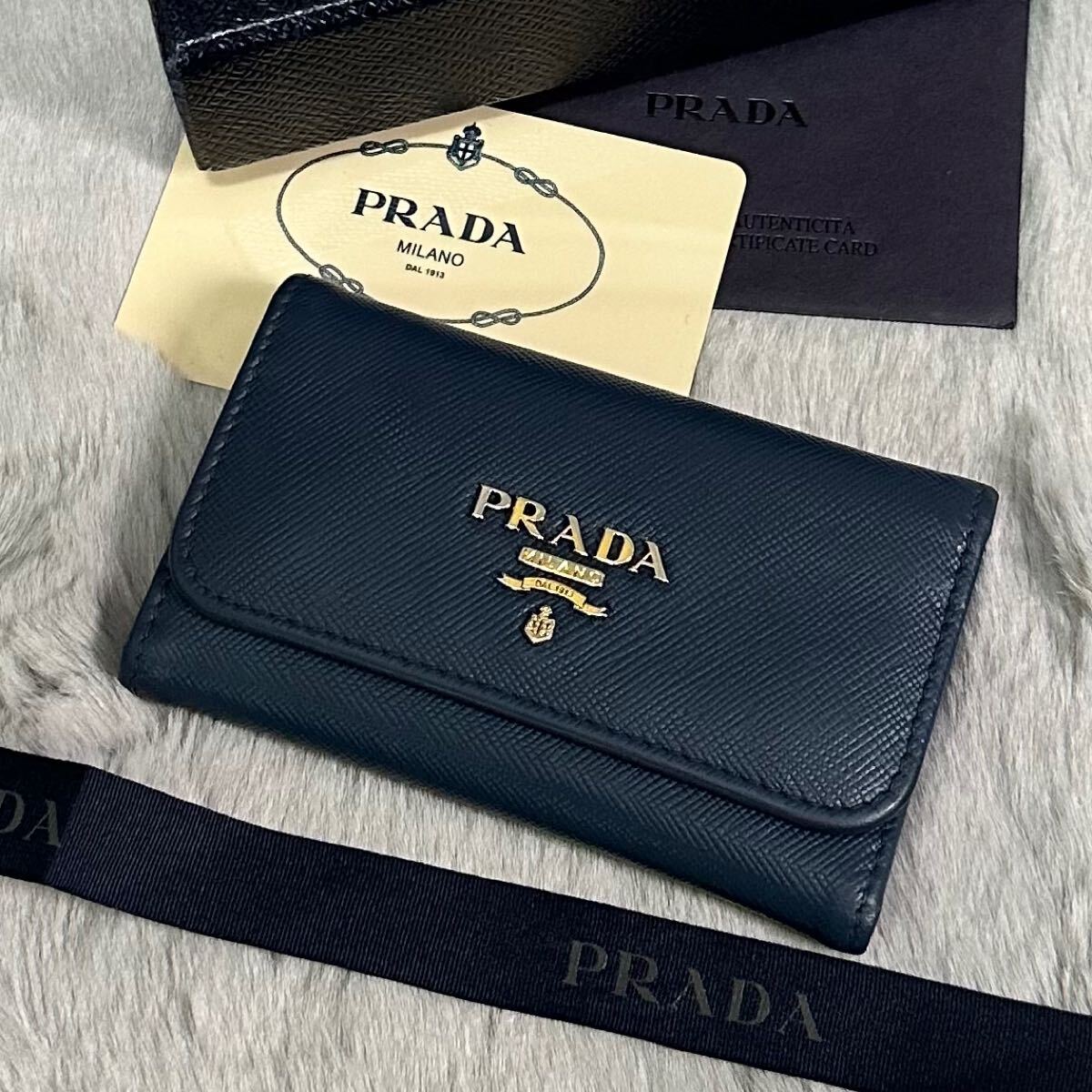 PRADA プラダ キーケース 6連 サフィアーノレザー ブルー ロゴ金具