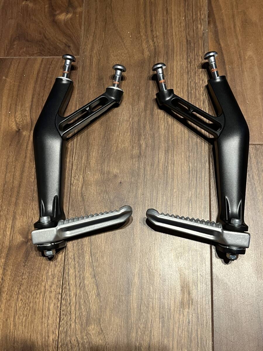 ヤマハ YZF-R6 17年- YZF-R1 15年- 純正タンデムステップ BN6 2CR 黒 削れ
