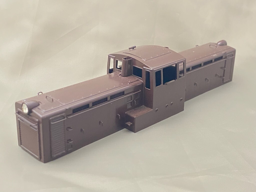 DD13 ボディー 茶塗装
