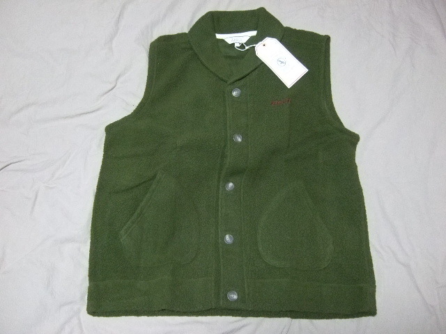 未使用　AIGLE　エーグル　フリースベスト　L　オリーブ_1