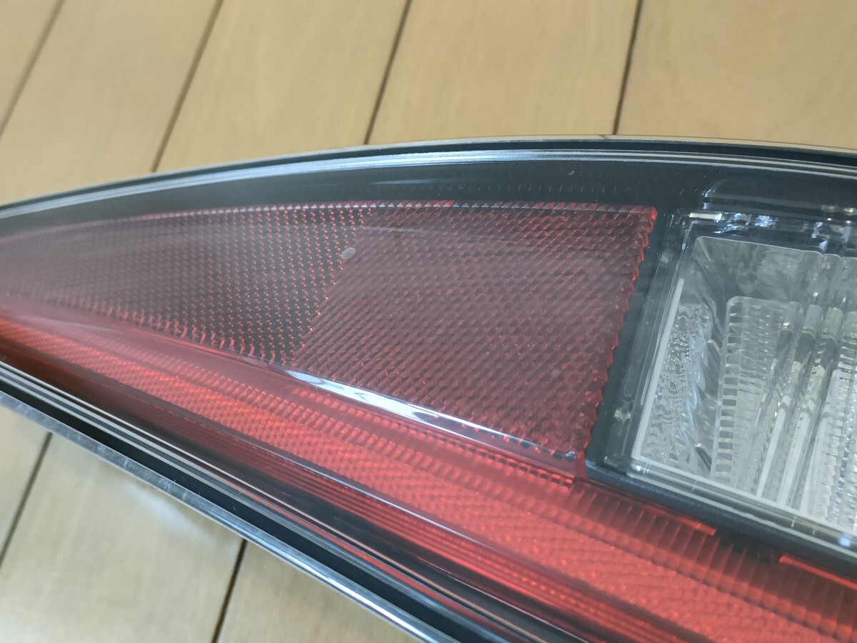 プリウス 前期 ZVW50/ZVW51/ZVW55 純正 左右テールランプ 左右テール