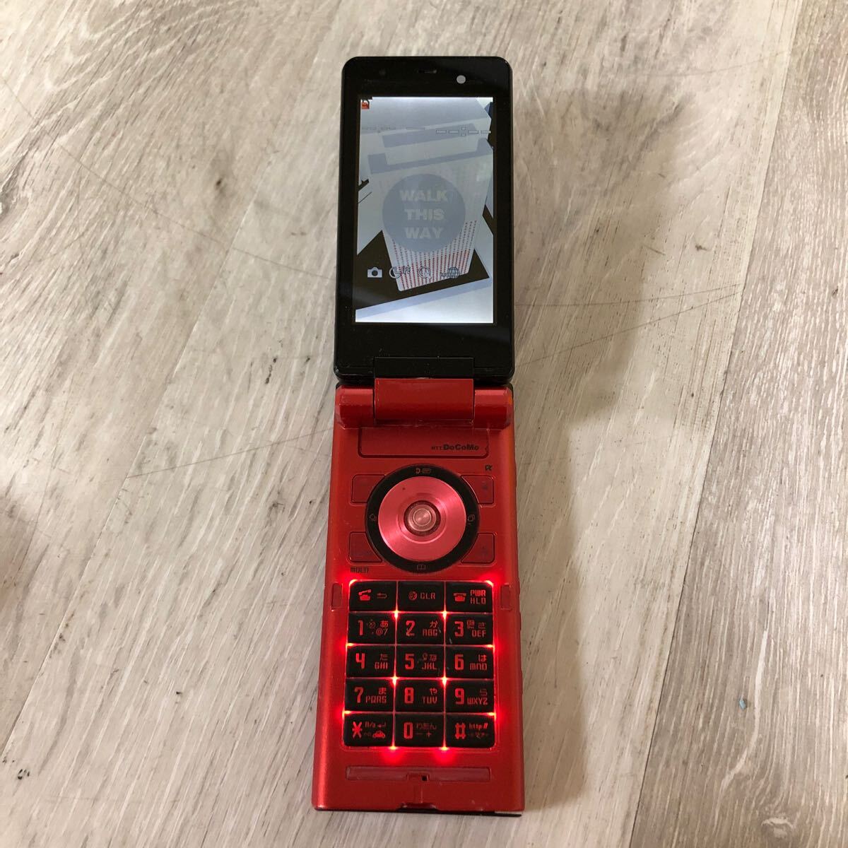 ☆1002 日本電気 N905i ドコモ Red 通電確認済み ガラケー 携帯