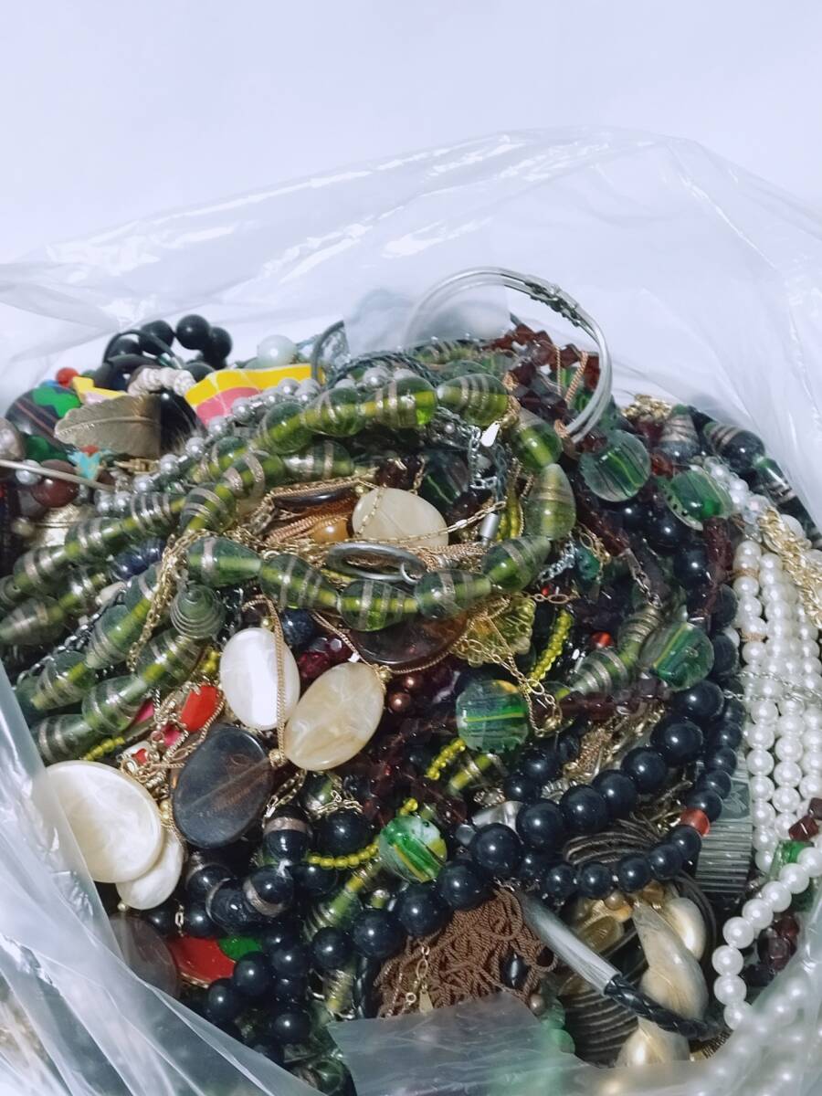 大量 約10kg イミテーション　アクセサリー ブレスレット 　ネックレス　ジャンク　大量　ジャンク_2
