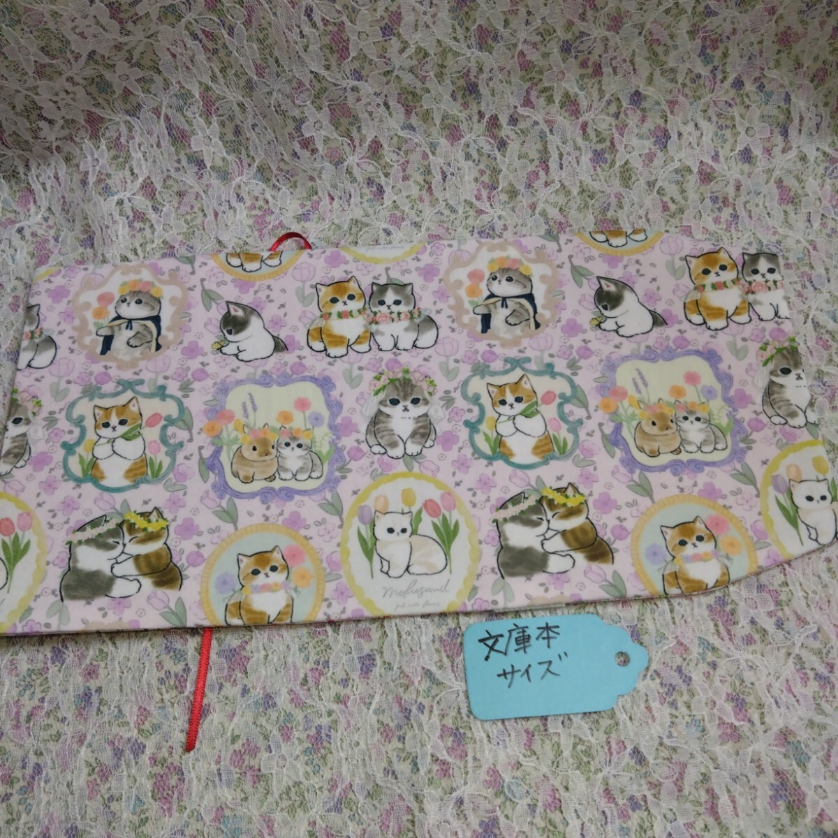 文庫本sizeブックカバー　猫柄　紫花柄　ハンドメイド　シーチング　モフサンド風_1