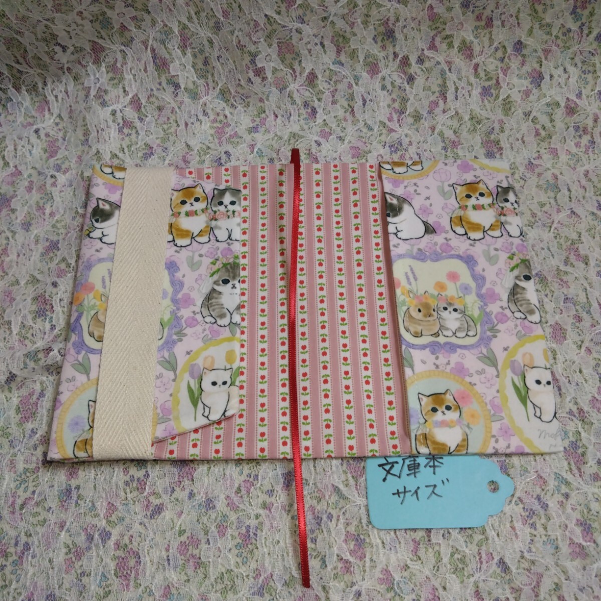 文庫本sizeブックカバー　猫柄　紫花柄　ハンドメイド　シーチング　モフサンド風_2