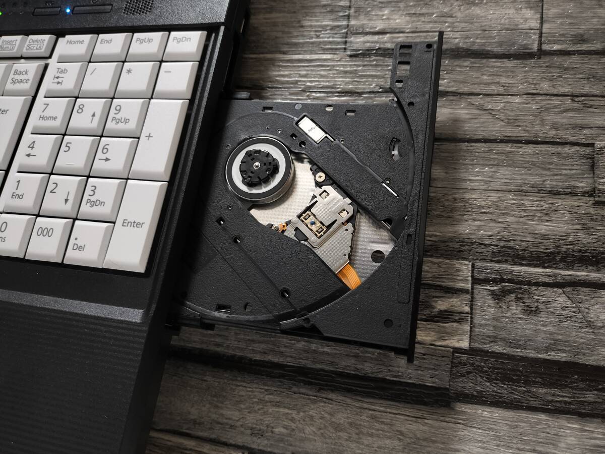 ★2019年12月製★Windows11正式対応モデル★富士通★第8世代 Core i5-8265U★高速SSD256GB★メモリ8GB★Wi-Fi★Bluetooth★バッテリー良好_6