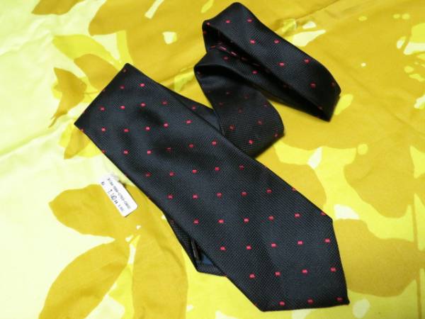 ユナイテッドアローズGLR新品黒×赤ドット柄絹ネクタイ　6800円