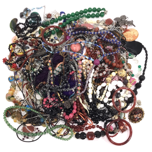 イミテーションコーラル / 色石 他 イヤリング ネックレス 等 アクセサリー 総重量約2.3kg まとめ セット 現状品_1