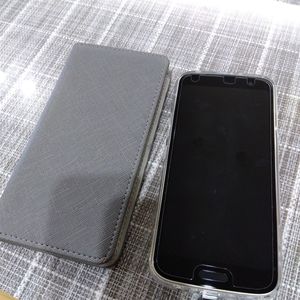 docomoらくらくスマートフォン F 53 E のスマホカバー