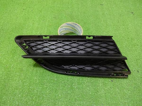 BMW 3シリーズ E90 E91 後期 純正フロントバンパーグリル 右2650