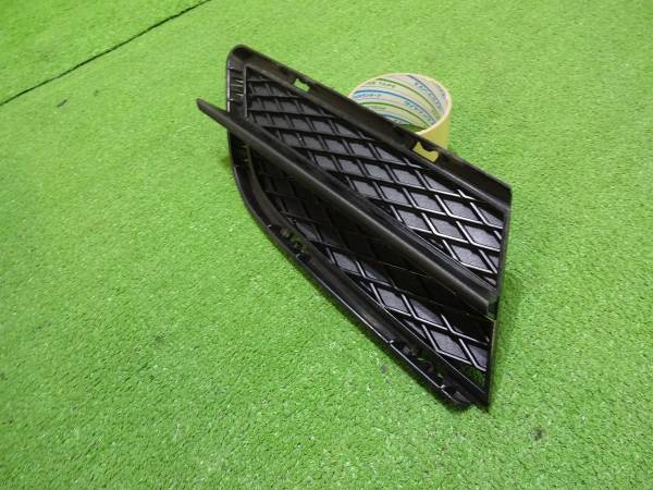 BMW 3シリーズ E90 E91 後期 純正フロントバンパーグリル 右2650