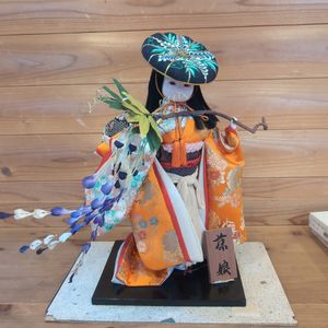 日本人形 藤娘の値段と価格推移は？｜1件の売買データから日本人形 藤