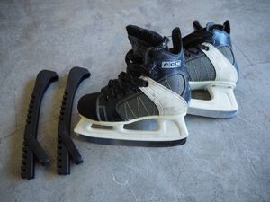 CCM　子供用ホッケーシューズ　81/3 212mm