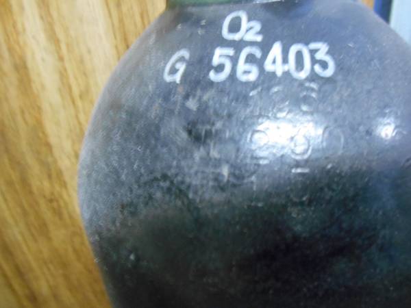 現状　引取限定　大型酸素ボンベ2本　液化エチレンガス　合計3本