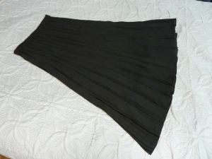 2.3回着用 美品 ユニクロ UNIQLO ブラック シフォン プリーツ加工 マキシ丈 スカート M L