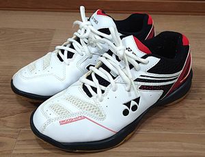 ヨネックス　パワークッション660　バトミントンシューズ　24.5ｃｍ　中古