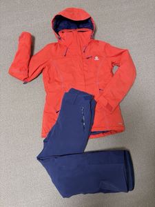 【サロモンSalomon】スキーウェア　Ｍレディース 上下セット