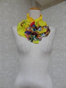 ☆ 未使用！レディース　女性用　スカーフ　ショール　黄色　黄色＆柄物　首飾り　装飾　