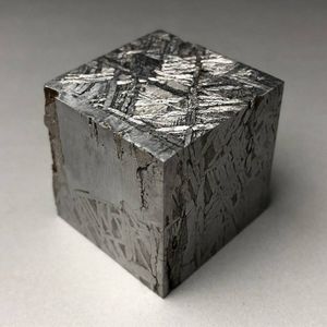 隕石の値段と価格推移は？｜338件の売買データから隕石の価値がわかる