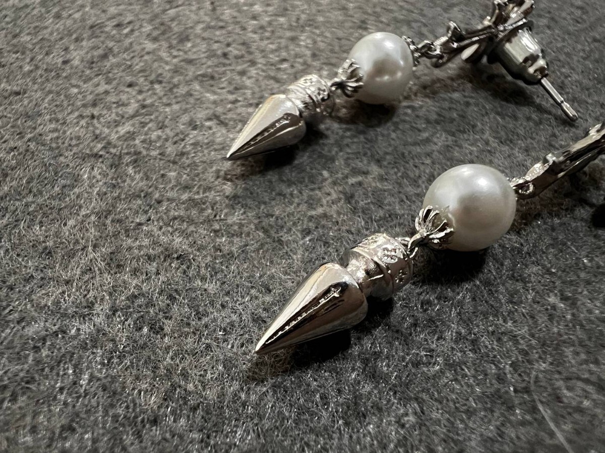 クロムハーツ　百合　ピアス　925シルバー　2000年代 chrome hearts クロムハーツ ピアス シルバー925 イヤリング 両耳