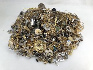 メッキアクセサリーまとめ　約11キロ メッキアクセサリー まとめのYahoo!オークション(旧ヤフオク!)の相場