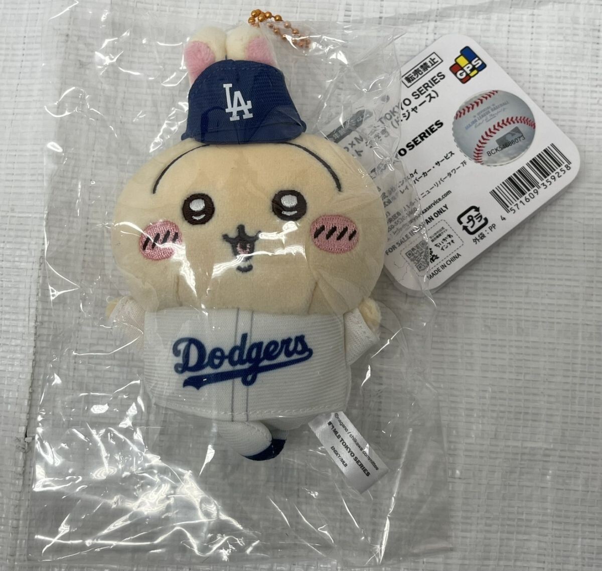 D554-W7-3186 ちいかわ ハチワレ うさぎ MLB 東京シリーズ 2025
