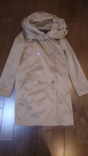 バーニーズニューヨーク　ベージュファーの裏地付トレンチ　美品