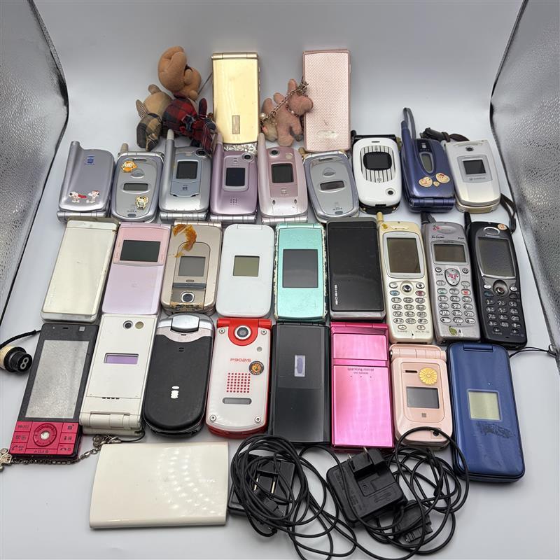 携帯電話 ガラケー ガラパゴス携帯 おまとめ ジャンク品 現状品 レトロ