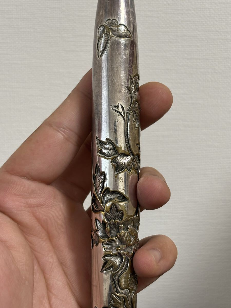 時代物 旧家整理品 花蝶紋銀キセル 在銘 法眼 煙管 古美術 喫煙具 金工