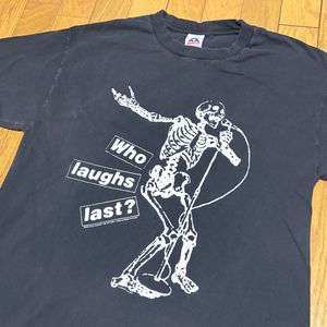 バーバラ クルーガーの値段と価格推移は？｜4件の売買データから