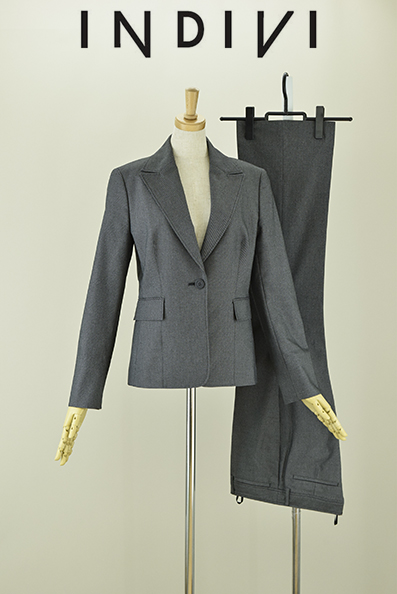 M4058■INDIVI■コットンツイル生地パンツスーツ■40美品 大きい