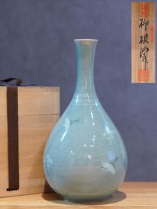 高麗青磁雲鶴文花瓶の値段と価格推移は？｜3件の売買データから高麗