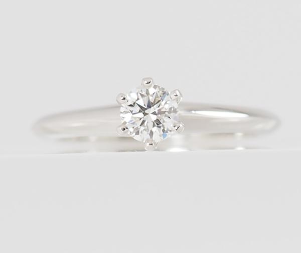 仕上済 TIFFANY ソリティア ダイヤリング Pt950 0.31ct 鑑定書付