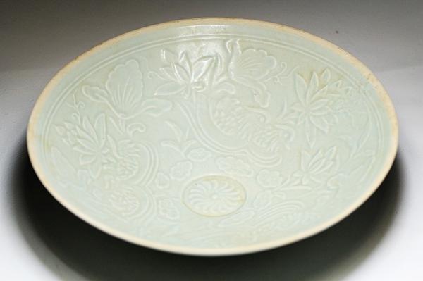 故宮保管委員会 時代定窯盞 白磁 鴛鴦蓮図 茶碗 20cm D2686 ColBase