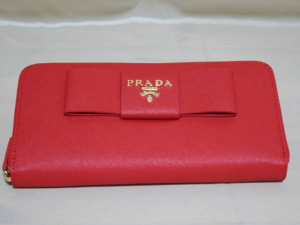 プラダ/赤×ファスナー/お財布/状態よし/売り切り 中古・古着通販PRADA