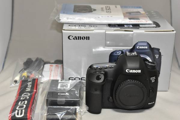 専門店新同品ランク Canon EOS 5D MarkIII 新同品 ショット数少 カメラ