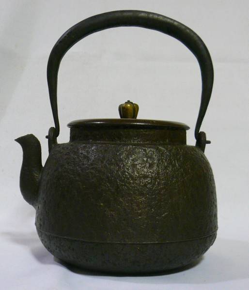 ◆龍文堂名入 初代 安之助造　鉄瓶/茶道具〔箱無し〕