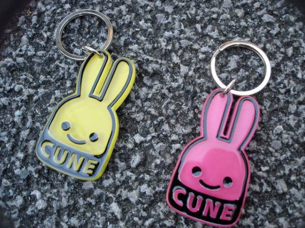 CUNE＊ウサギ＊アクリルキーホルダー＊2コセット＊新品・未使用