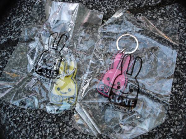 CUNE＊ウサギ＊アクリルキーホルダー＊2コセット＊新品・未使用