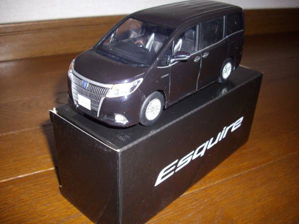 新品トヨタ エスクァイア 1/30 ミニカー非売品!!（カラー220） 自動車