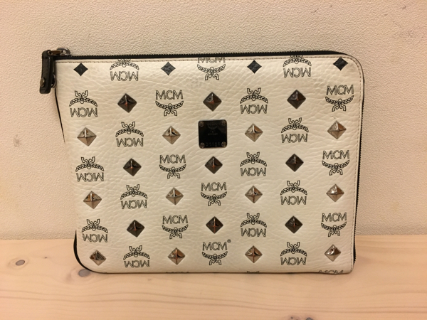昭和レトロ　ブラック レザー クラッチバッグ ゴールド金具 中古 MCM クラッチバッグ ホワイト スタッズ 現品のみ