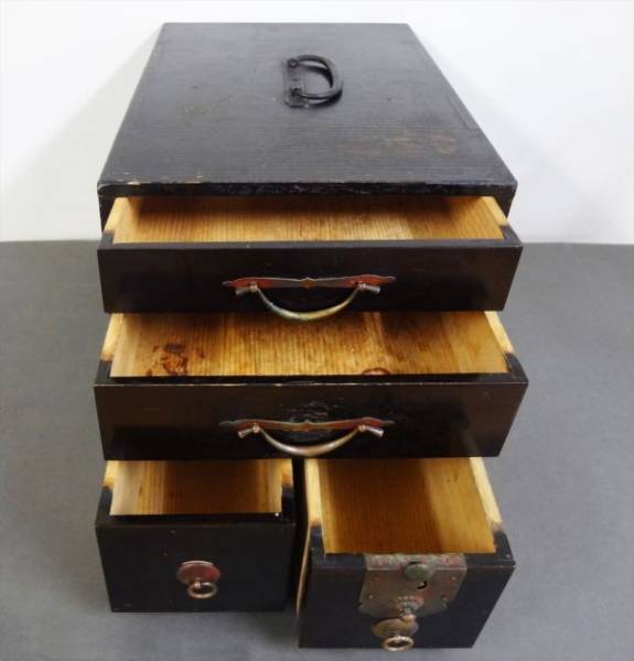 レトロなチェスト 昭和レトロ 大正ロマン 小箪笥 銭函 三段四杯 骨董 古